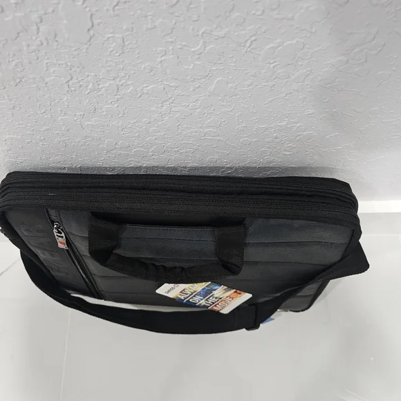 Swissgear Anthem 17" Laptop Slimcase Bag - Black - Picture 5 of 6